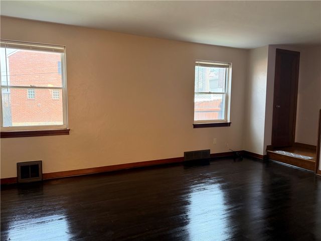 744 Allegheny River Blvd, Oakmont, PA 15139