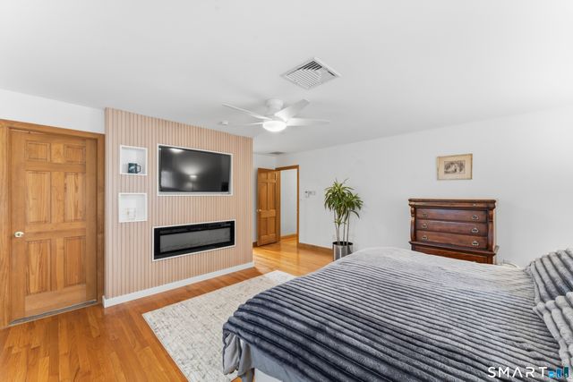 80 Mariner Circle, Trumbull, CT 06611