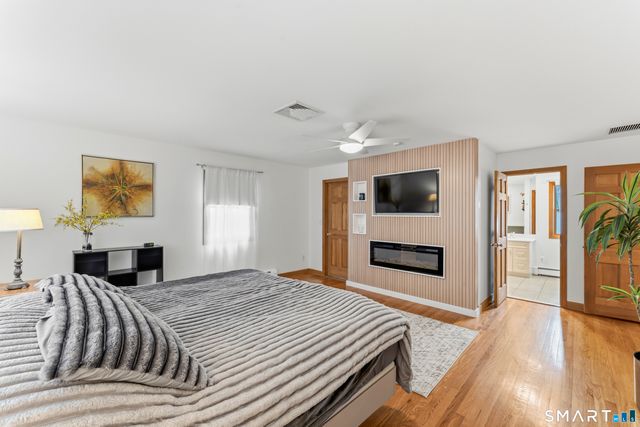80 Mariner Circle, Trumbull, CT 06611