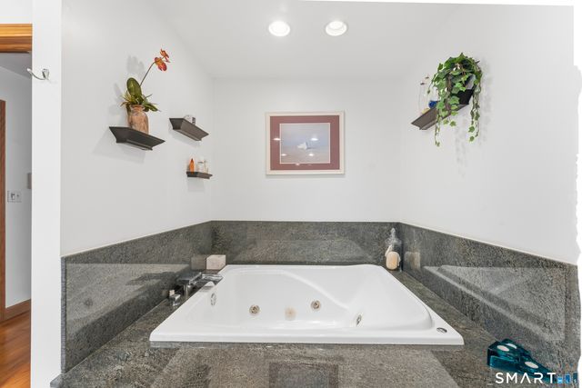 80 Mariner Circle, Trumbull, CT 06611