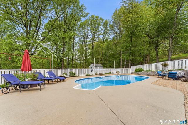 80 Mariner Circle, Trumbull, CT 06611
