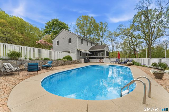 80 Mariner Circle, Trumbull, CT 06611