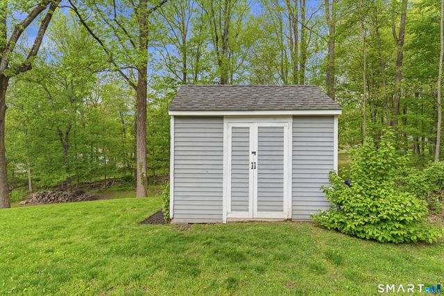 80 Mariner Circle, Trumbull, CT 06611