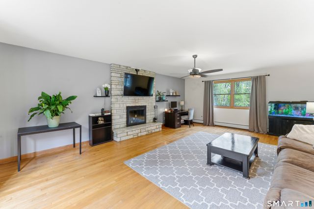 80 Mariner Circle, Trumbull, CT 06611