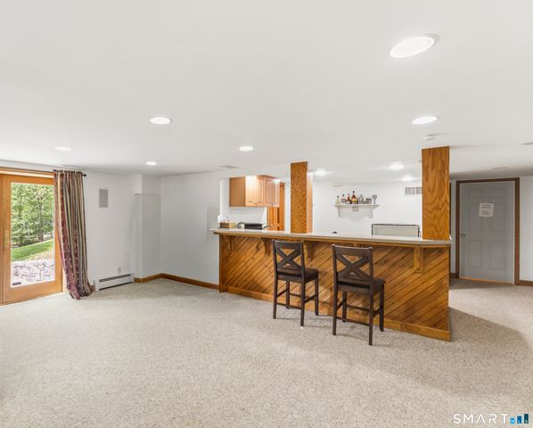 80 Mariner Circle, Trumbull, CT 06611