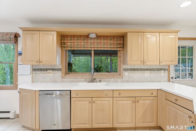 80 Mariner Circle, Trumbull, CT 06611