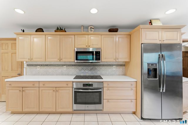 80 Mariner Circle, Trumbull, CT 06611