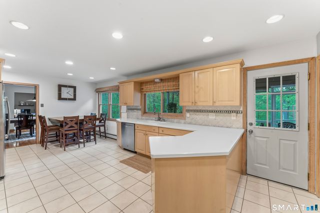 80 Mariner Circle, Trumbull, CT 06611