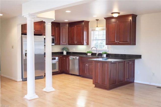 617 Dandy Loop RD, Yorktown, VA 23692