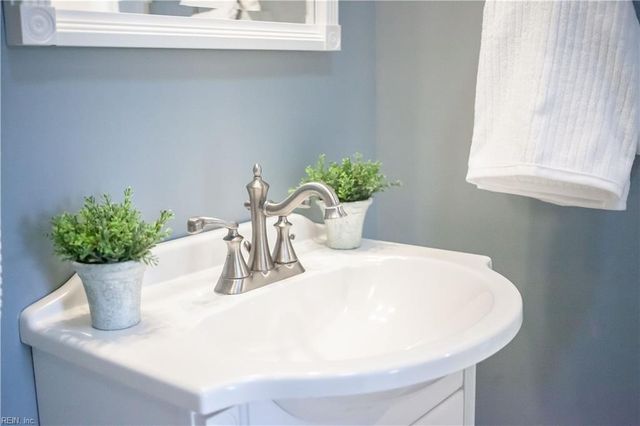 617 Dandy Loop RD, Yorktown, VA 23692