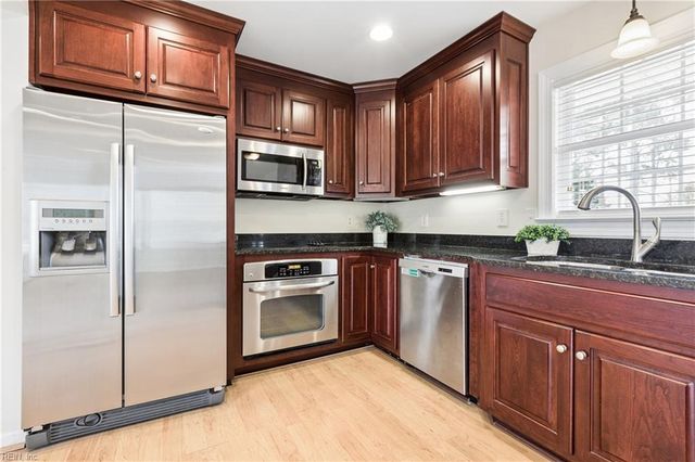 617 Dandy Loop RD, Yorktown, VA 23692