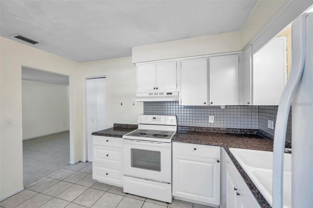 914 LAKE PALMS DRIVE, Largo, FL 33771