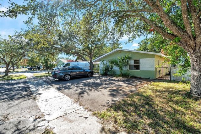 914 LAKE PALMS DRIVE, Largo, FL 33771