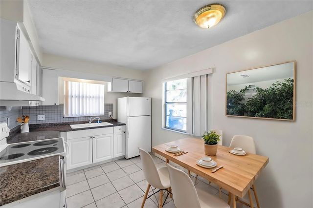 914 LAKE PALMS DRIVE, Largo, FL 33771