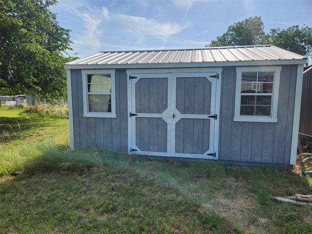 185 Cedar Drive, Azle, TX 76020