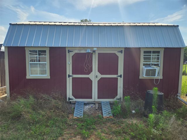 185 Cedar Drive, Azle, TX 76020