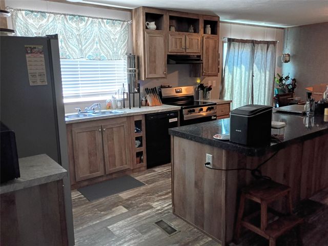 185 Cedar Drive, Azle, TX 76020