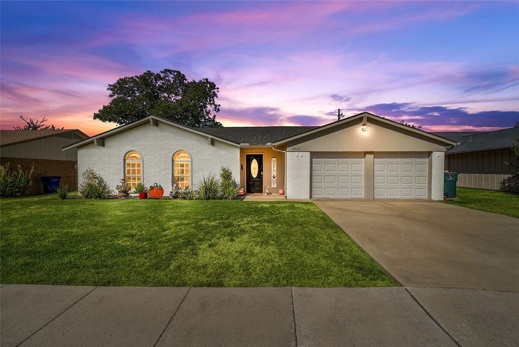 2621 Elk Grove Road, Carrollton, TX 75007 — exterior