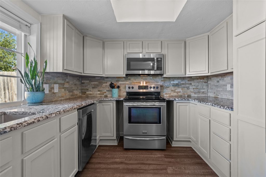 2621 Elk Grove Road, Carrollton, TX 75007 — photo 4