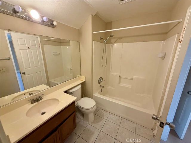 1371 S Park Avenue C, Pomona, CA 91766