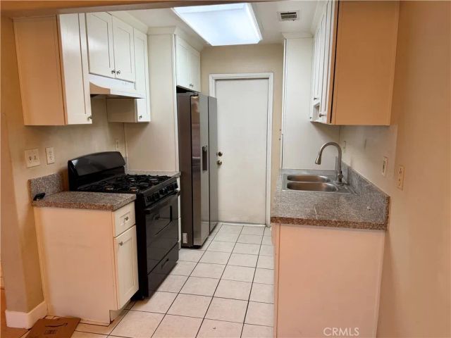 1371 S Park Avenue C, Pomona, CA 91766