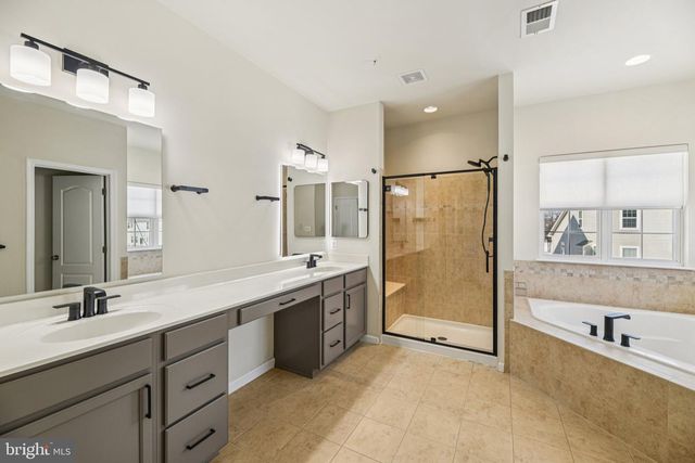 5209 ROYAL BIRKDALE AVE, Waldorf, MD 20602