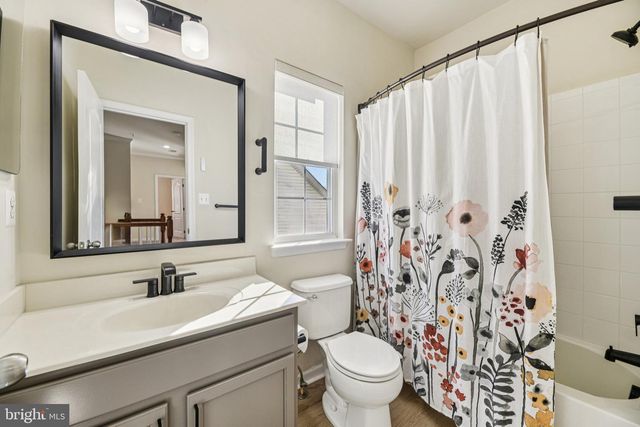 5209 ROYAL BIRKDALE AVE, Waldorf, MD 20602