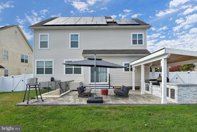 5209 ROYAL BIRKDALE AVE, Waldorf, MD 20602