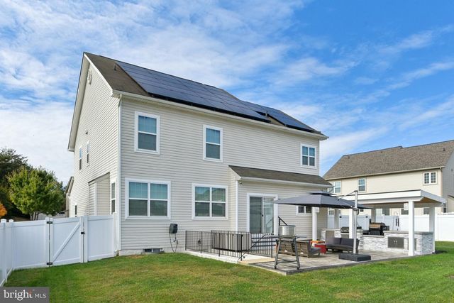 5209 ROYAL BIRKDALE AVE, Waldorf, MD 20602