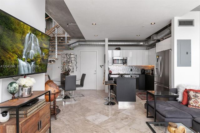 690 SW 1st Ct PHII17, Miami, FL 33130