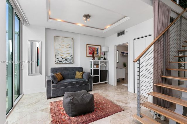 690 SW 1st Ct PHII17, Miami, FL 33130