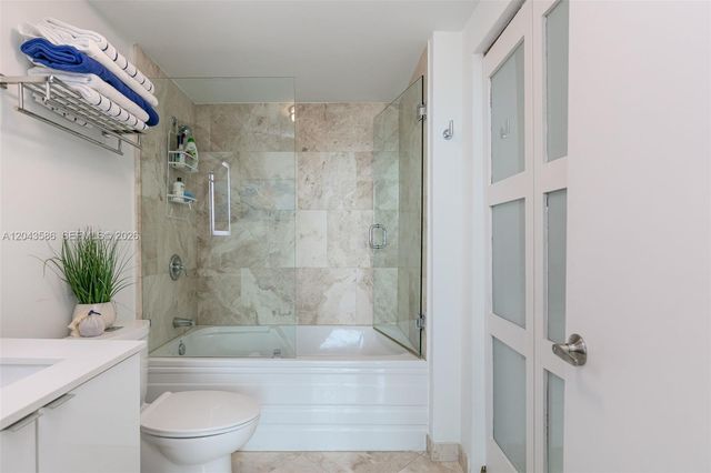 690 SW 1st Ct PHII17, Miami, FL 33130