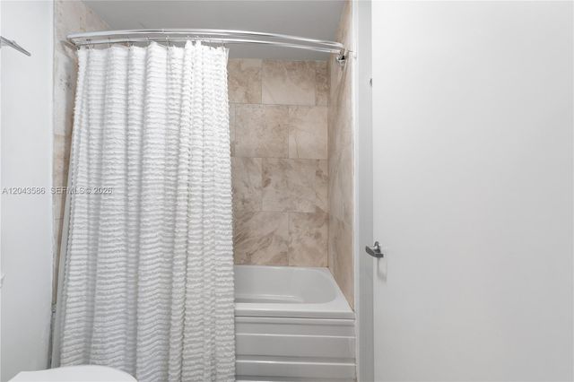 690 SW 1st Ct PHII17, Miami, FL 33130