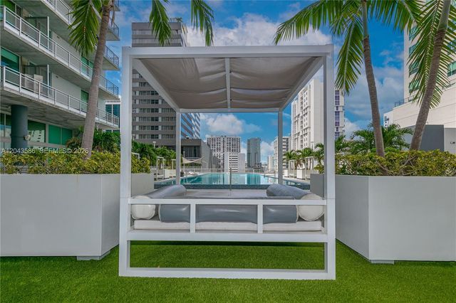 690 SW 1st Ct PHII17, Miami, FL 33130