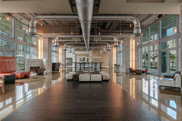 690 SW 1st Ct PHII17, Miami, FL 33130