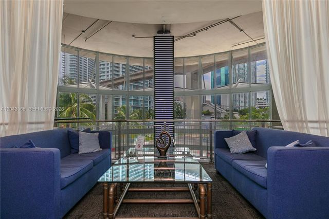 690 SW 1st Ct PHII17, Miami, FL 33130