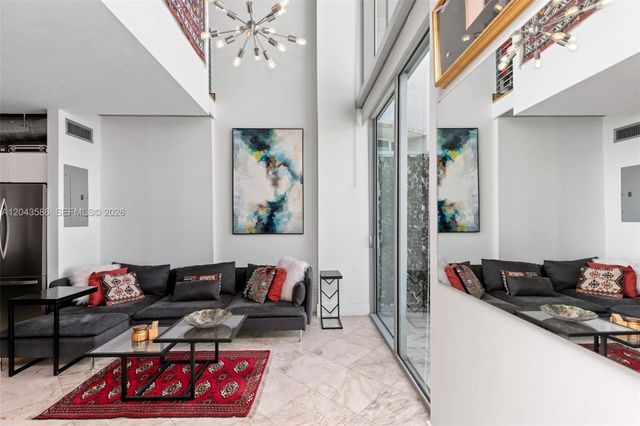 690 SW 1st Ct PHII17, Miami, FL 33130