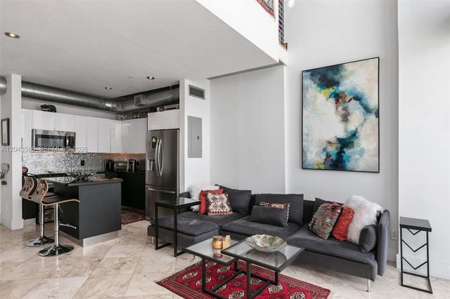 690 SW 1st Ct PHII17, Miami, FL 33130