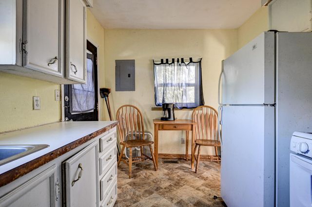 300 N Maple Street, Carthage, MO 64836