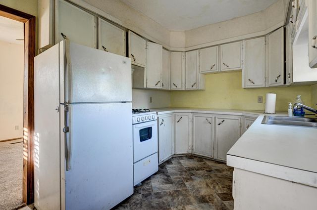 300 N Maple Street, Carthage, MO 64836