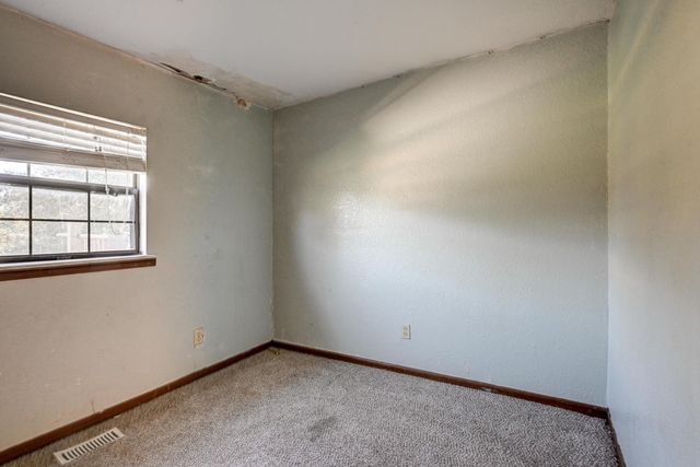 300 N Maple Street, Carthage, MO 64836