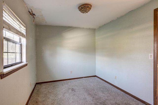 300 N Maple Street, Carthage, MO 64836