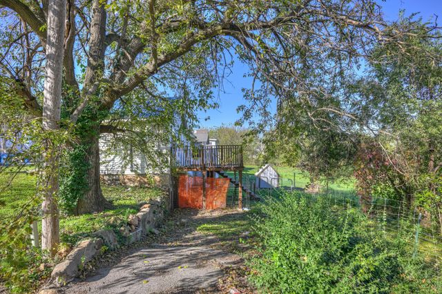 300 N Maple Street, Carthage, MO 64836