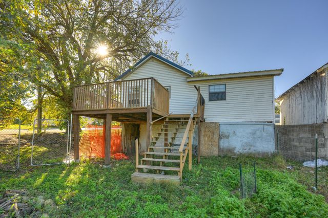 300 N Maple Street, Carthage, MO 64836