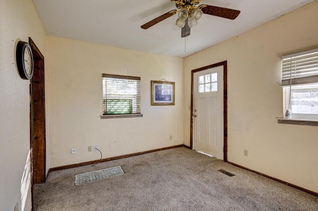 300 N Maple Street, Carthage, MO 64836