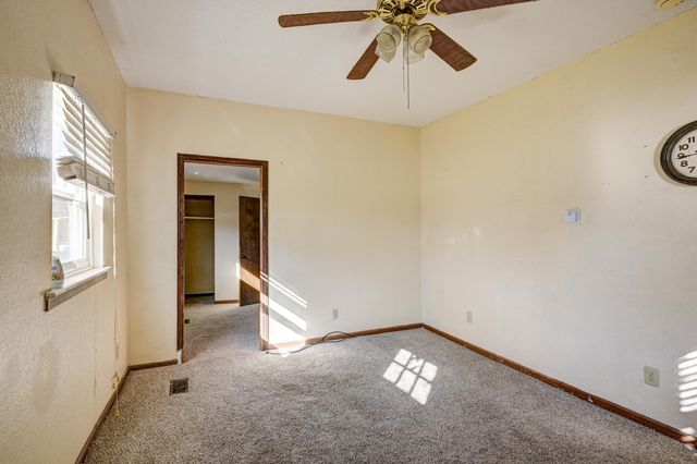 300 N Maple Street, Carthage, MO 64836