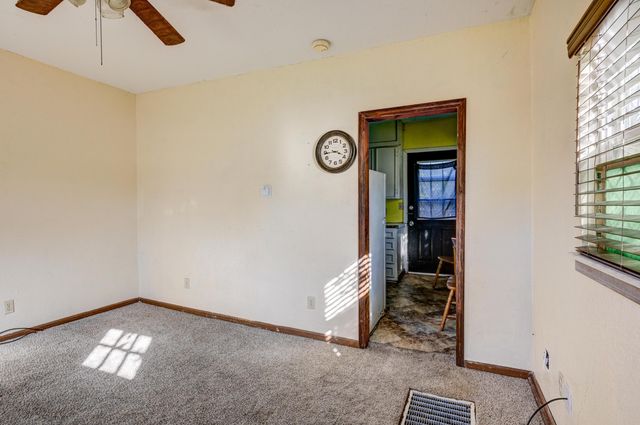 300 N Maple Street, Carthage, MO 64836