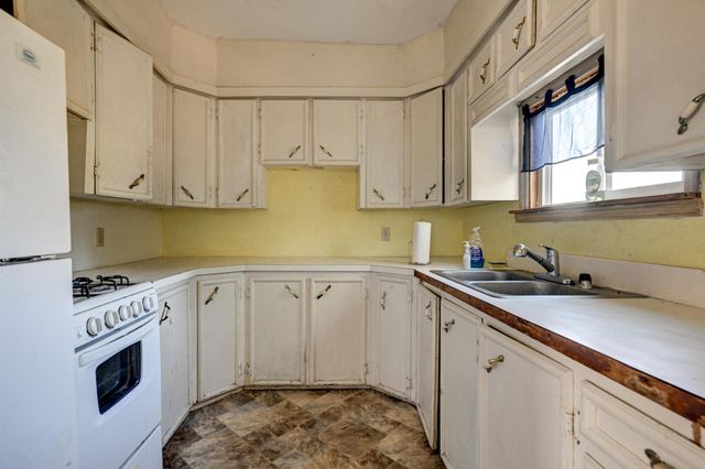 300 N Maple Street, Carthage, MO 64836