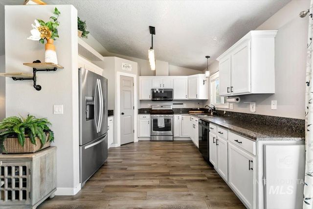 3309 Robinhood Loop, Nampa, ID 83687