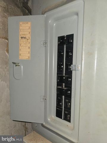 5952 N LEITHGOW ST, Philadelphia, PA 19120